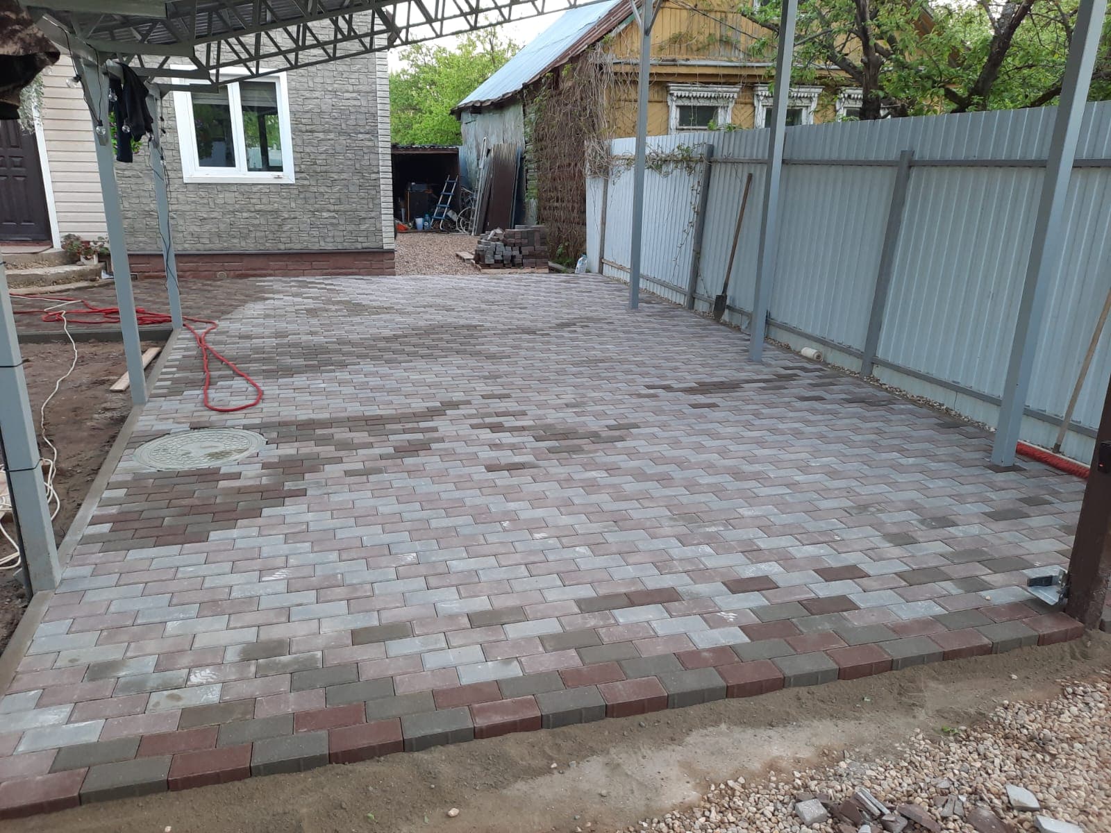 Укладка брусчатки и тротуарной плитки — пример 31